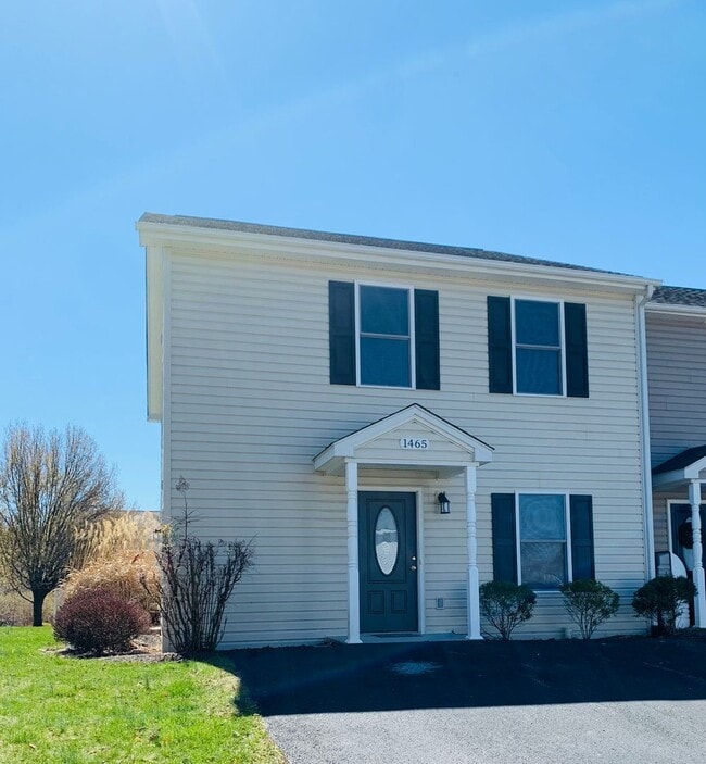 Building Photo - 4 Bedroom, 2.5 Bath House