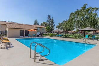 Building Photo - Oak View Apartments