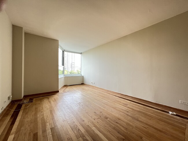Building Photo - 720 W Gordon Terrace