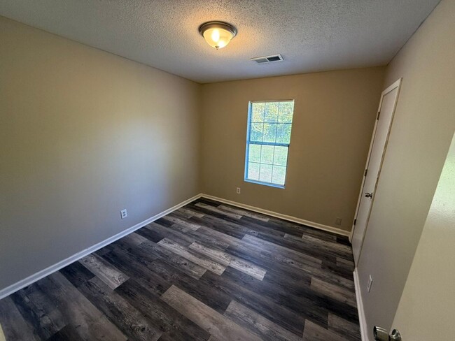 Foto del edificio - December Move-in Special! 1/2 off first mo...