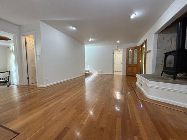 Building Photo - 2 Bed, 2.5 Bath Walnut Creek Home – Peacef...