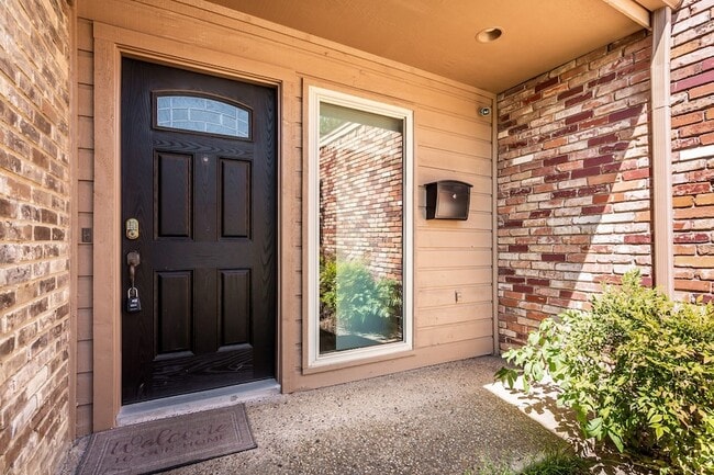 Foto del edificio - 6807 Anglebluff Cir