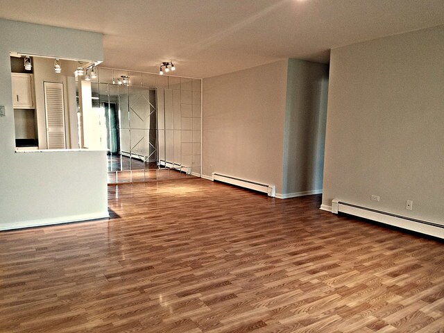 Foto del edificio - 9s070 S Frontage Rd