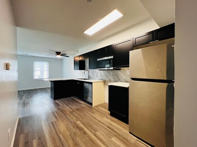 Foto del edificio - 1320 E 25th Terrace