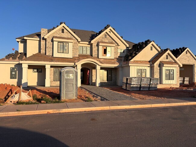 Foto del edificio - Gorgeous 6 bed 7 bath with Pool and Home T...
