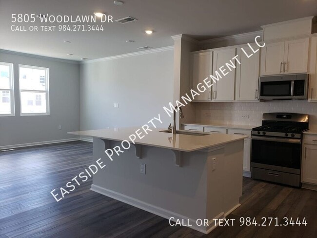 Building Photo - 5805 Woodlawn Dr