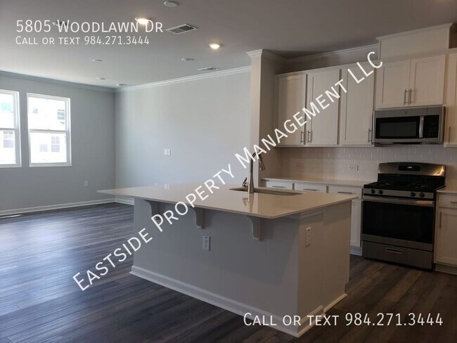 Foto del edificio - 5805 Woodlawn Dr