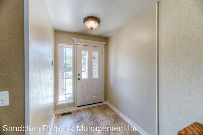 Foto del edificio - 4 br, 2.5 bath House - 5332 E 92nd St