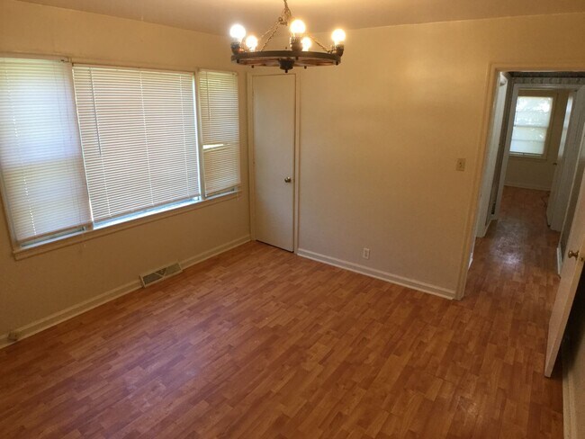 Building Photo - Christiansburg, 2 BR/ 1 BA, Available for ...