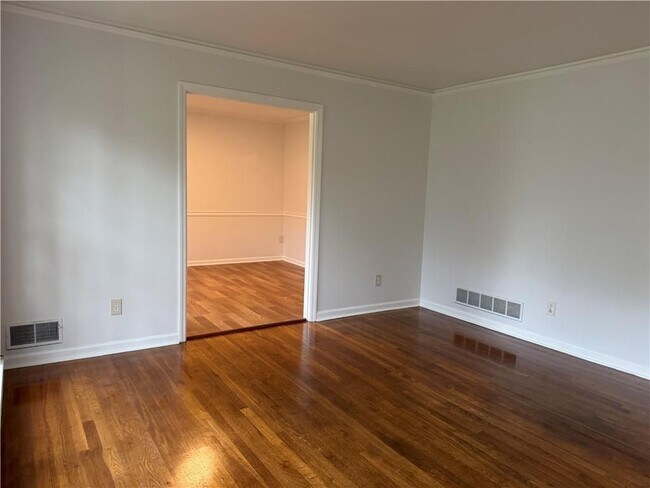Foto del edificio - 4254 Burleigh Dr