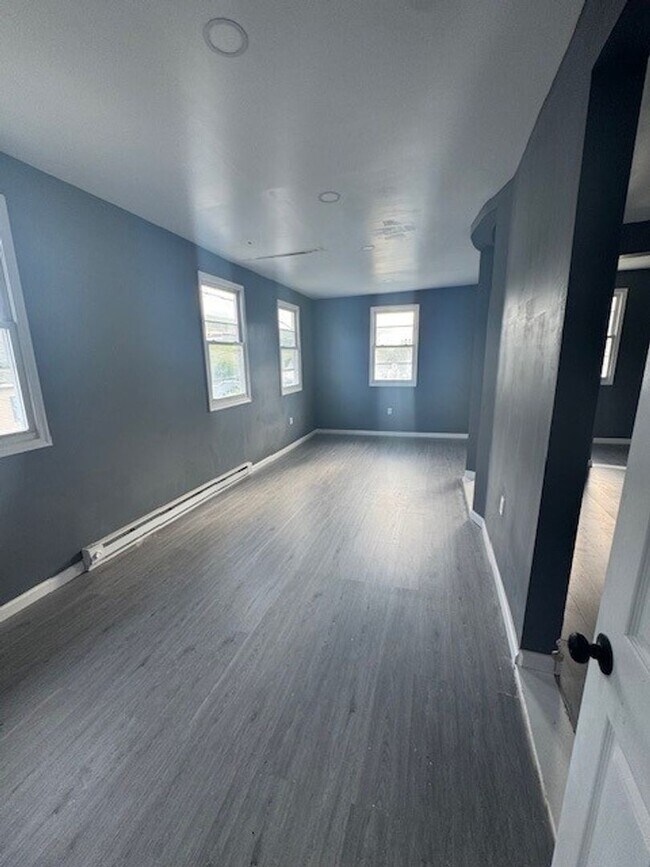 Foto del edificio - 116 E Ridge St