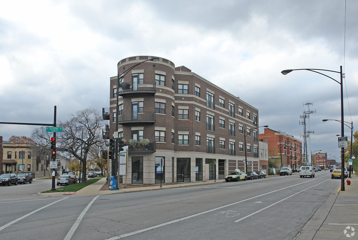Primary Photo - 3420 N Elston Ave