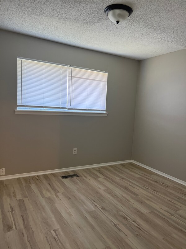 Foto del edificio - 6649 S Rockford Ave