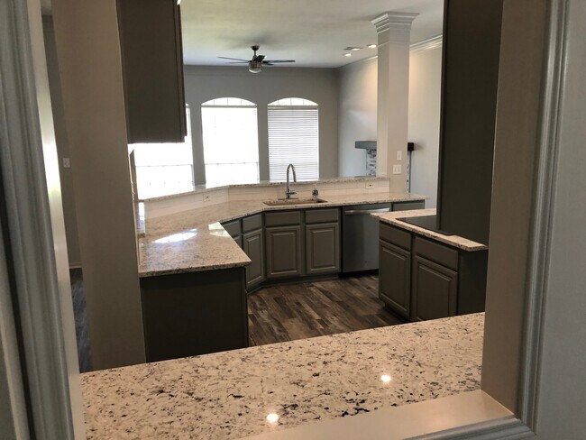 Foto del edificio - 4610 Plantation Creek Dr