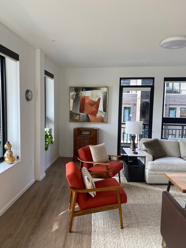 living room and lots of windows - 4109 E 10th Ave