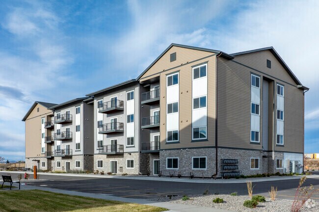 Building Photo - Yellowstone Landing