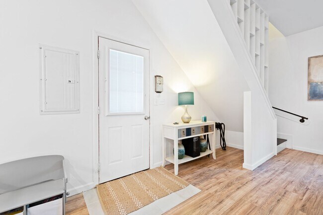 Foto del edificio - Tranquil loft retreat with open floorplan!...