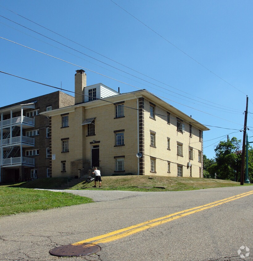 Building Photo - 1803 Fulton Dr NW