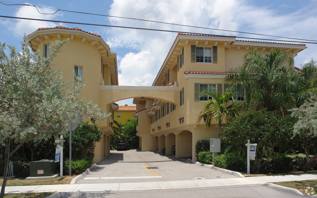 Foto principal - 713 SE 13th St