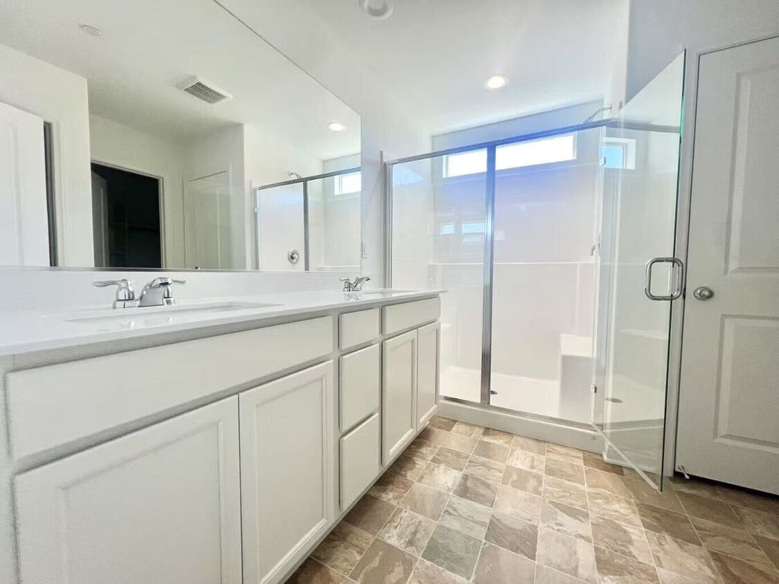 Foto principal - 8249 Tristan Ln