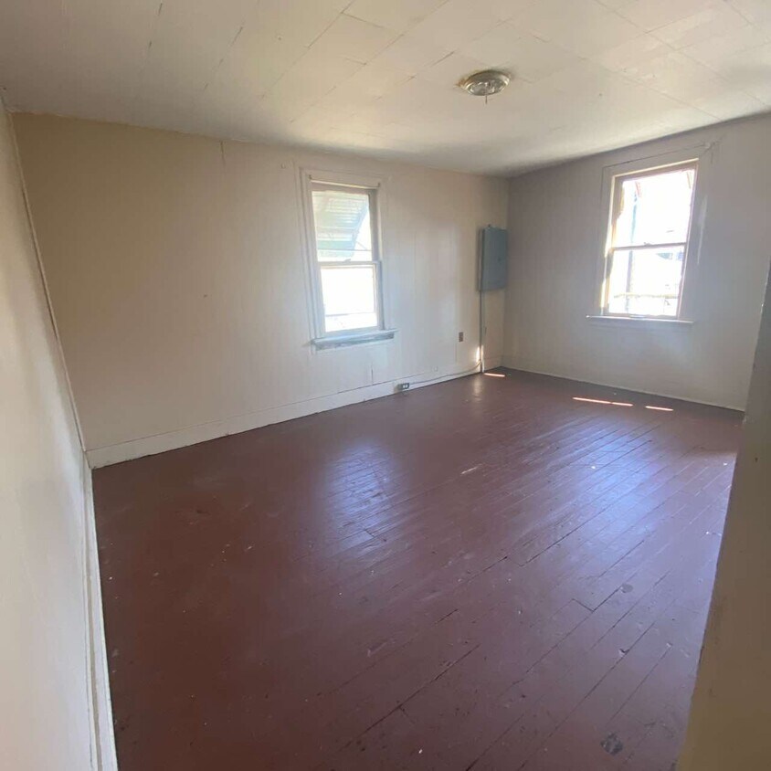 Building Photo - 117 B S Fowler Ave