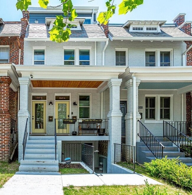 Building Photo - 1247 Oates St NE