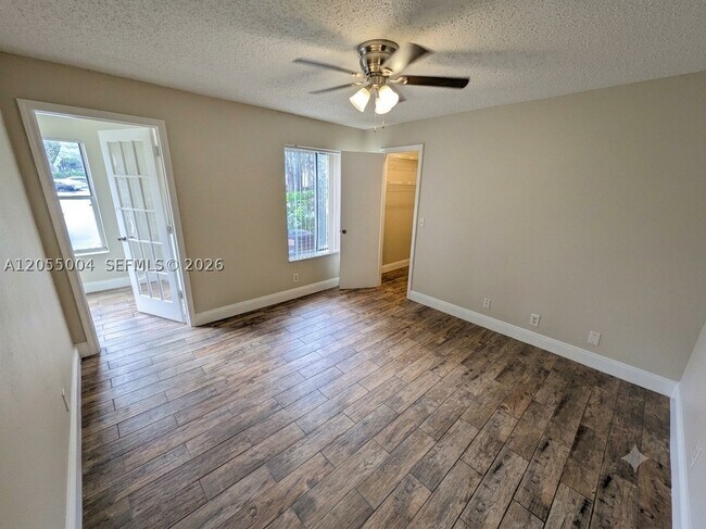 Building Photo - 3430 Pinewalk Dr N