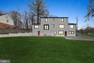 Building Photo - 9200 Cedar Ln