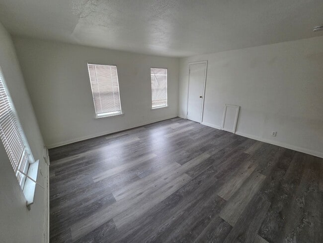 Building Photo - 219 Winneconne Ave