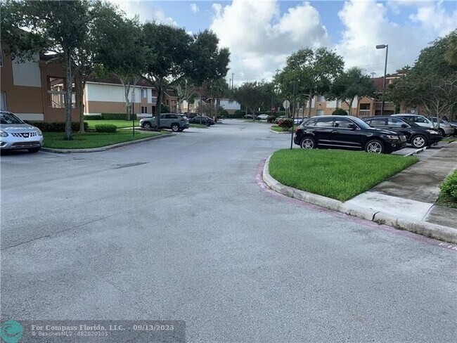 Foto del edificio - 755 NW 92nd Ave
