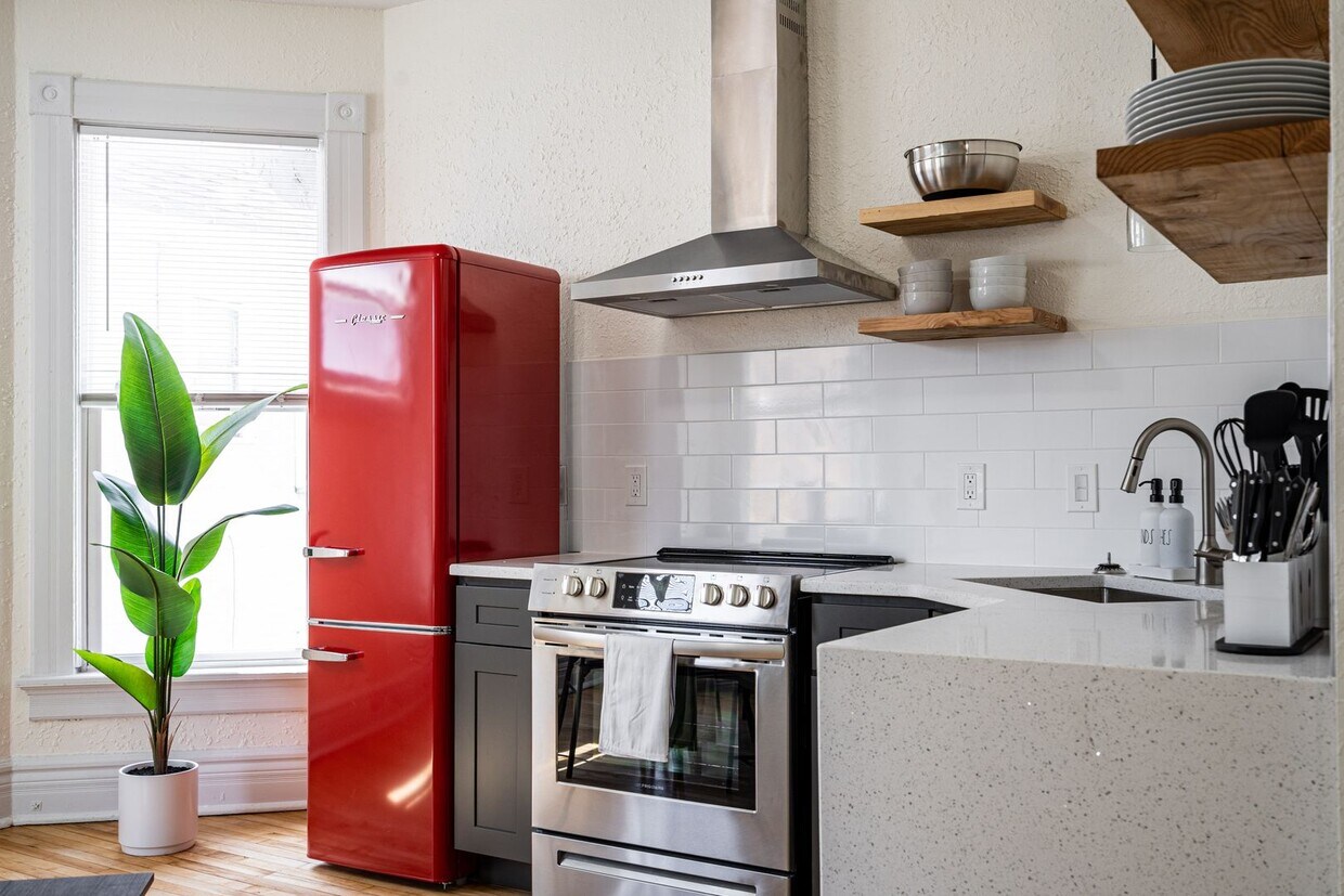 Foto principal - 4Bdrm Upper Flat of Eastside Duplex Fully ...