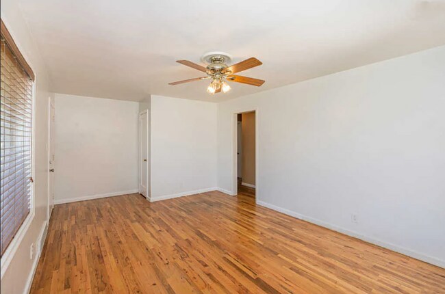 Building Photo - 981 36th St