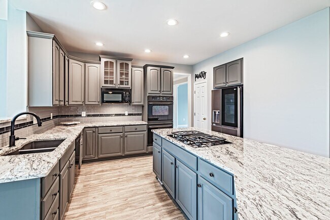 Building Photo - 917 Benalli Dr
