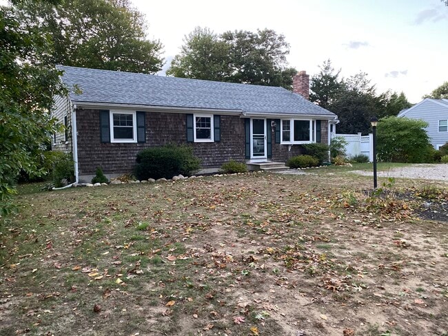 Building Photo - 6 Cove Rd