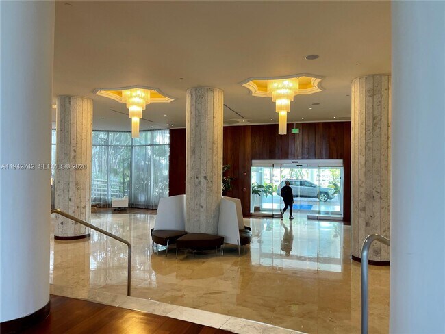 Foto del edificio - 5161 Collins Ave