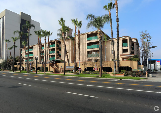 Foto del edificio - BROADWAY PLAZA APTS