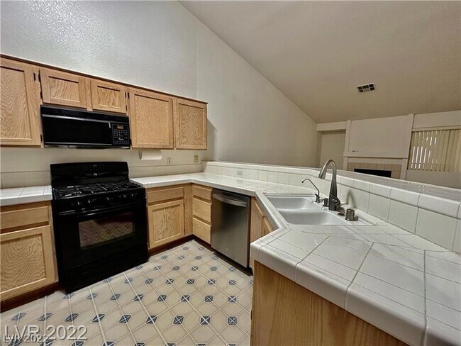 Building Photo - 8049 Boardwalk Way