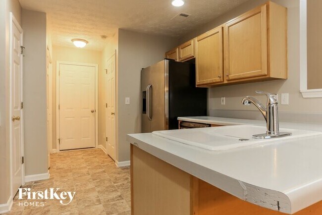 Foto del edificio - 243 Silver Ridge Dr