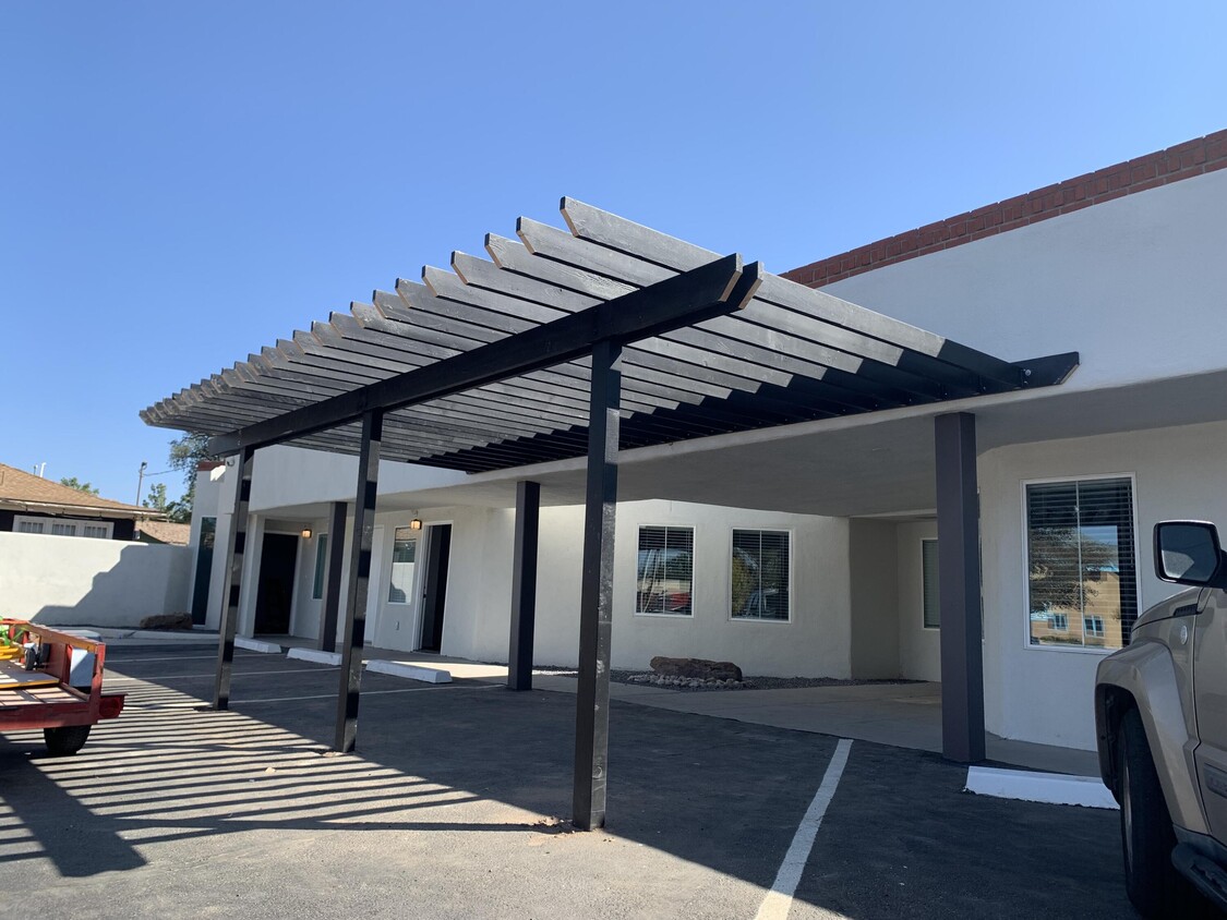 Primary Photo - 1020 Lomas Blvd NW