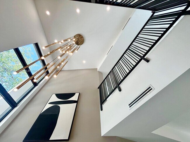Foto del edificio - 1003 NE Little River Dr
