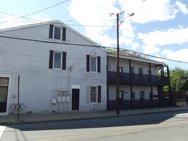 Outside - 550 S Campbell St Apartments