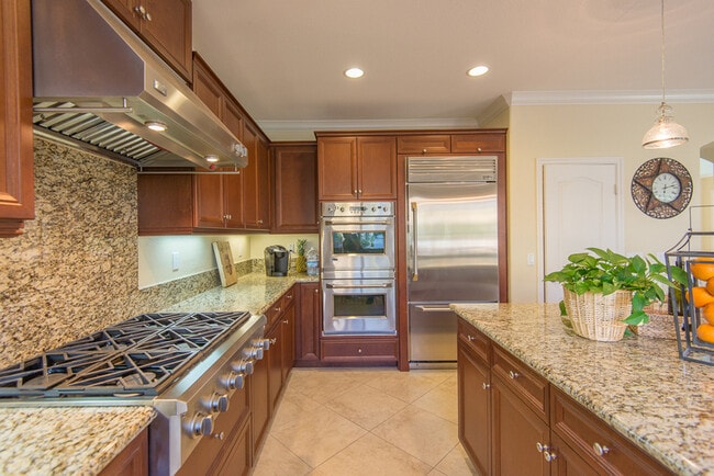 Building Photo - 209 Plaza Salinas