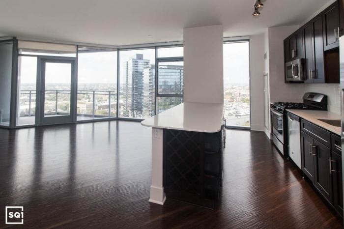 Foto principal - 0 bedroom in Chicago IL 60642