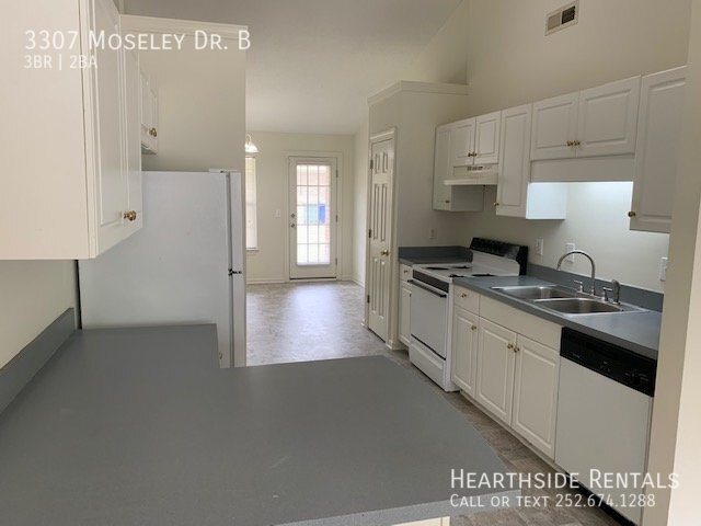 Foto del edificio - 3 Bed 2 Bath Duplex in East Gate