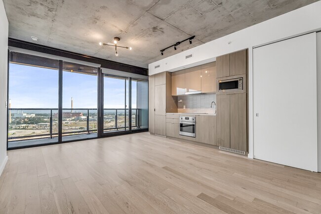 Building Photo - 170 Bayview Ave