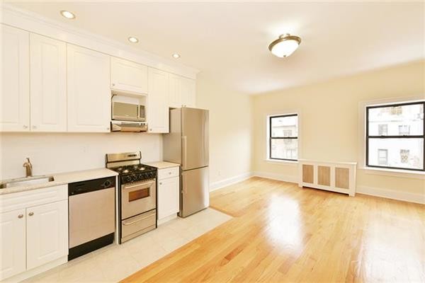 Primary Photo - 140 W 69th St