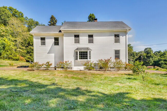 Building Photo - 99 Horse Pond Rd
