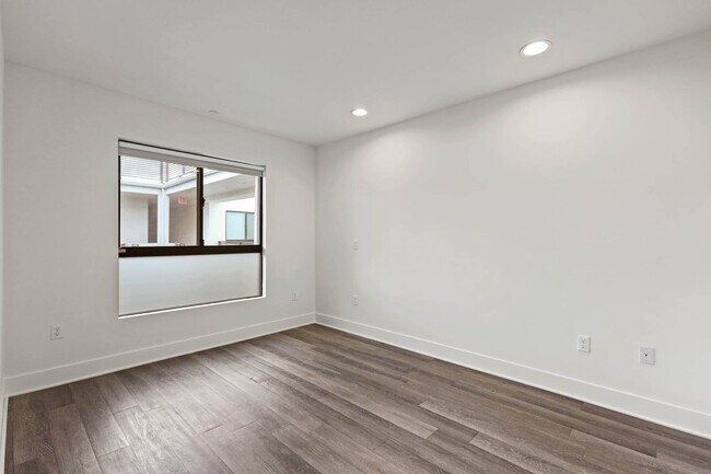 Foto del edificio - 748 Wilcox Ave Los Angeles, CA 90038