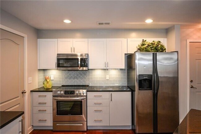Foto del edificio - 390 17th St NW