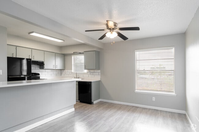 2BR, 2BA - 1115SF - Dining Room - The Caterina